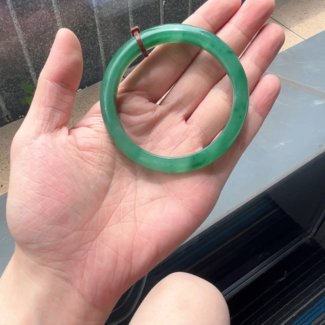石英质玉（非洲翠）手镯未镶嵌