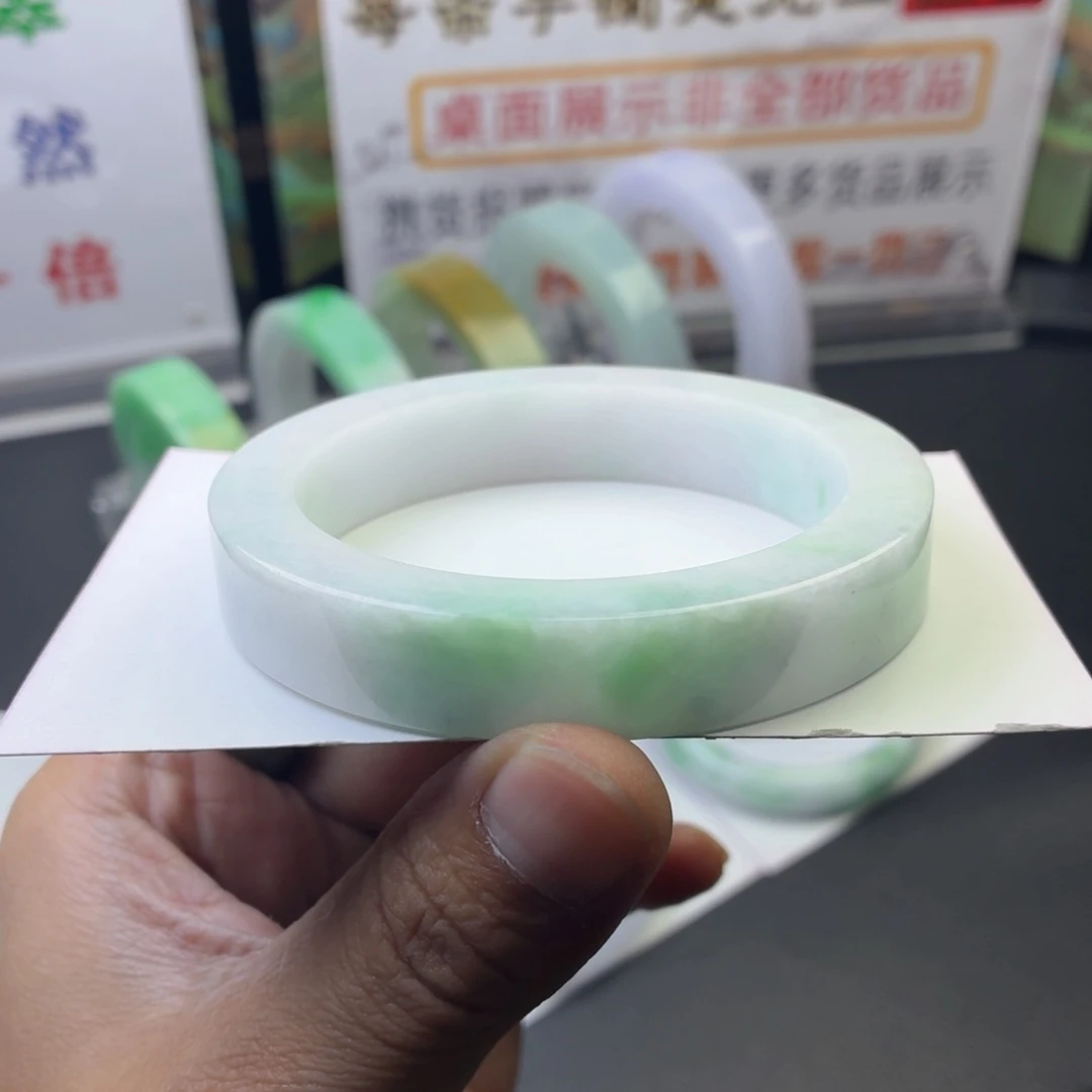 定制翡翠未镶嵌翡翠手镯