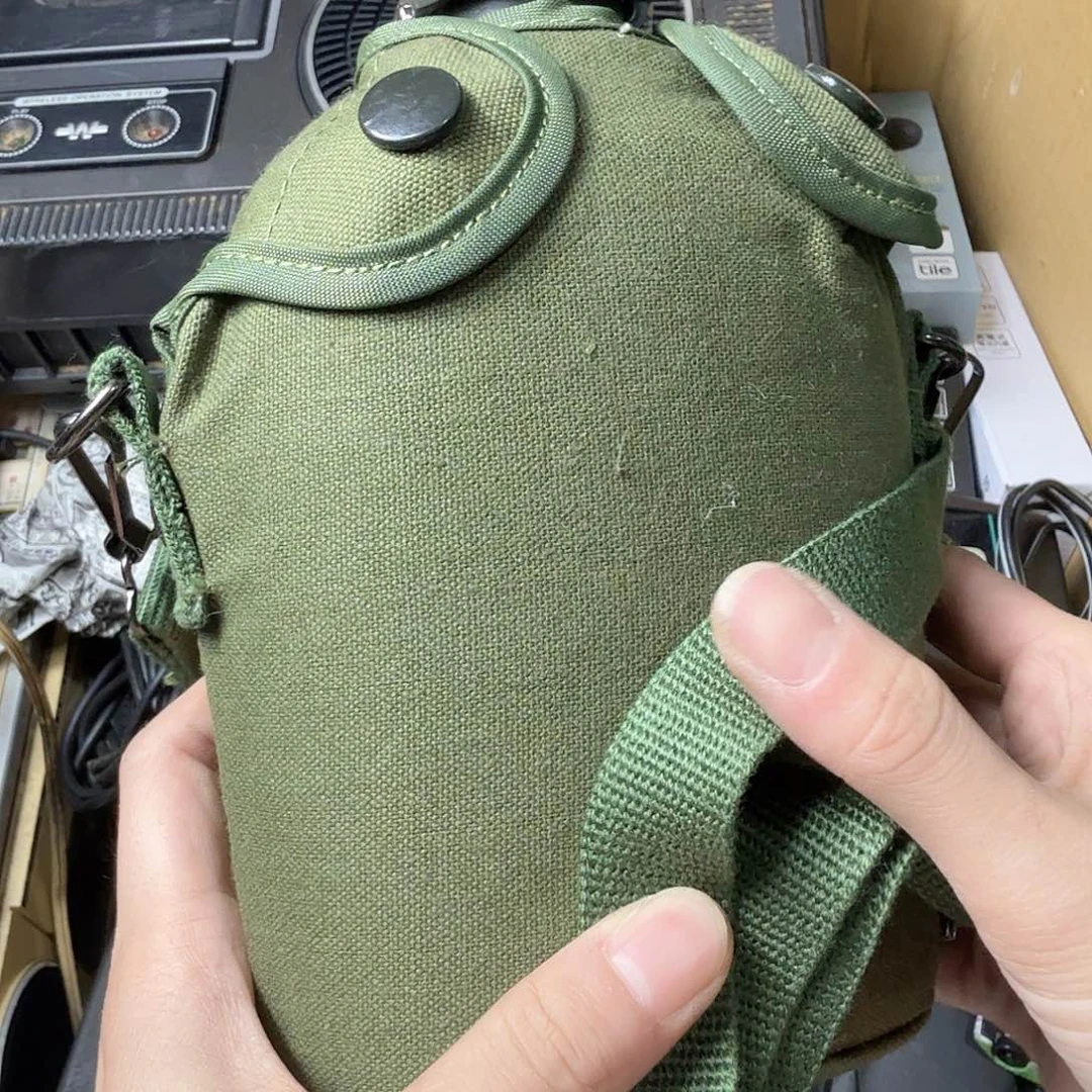 华***仔中古商品，瑕疵品，不保好坏。35