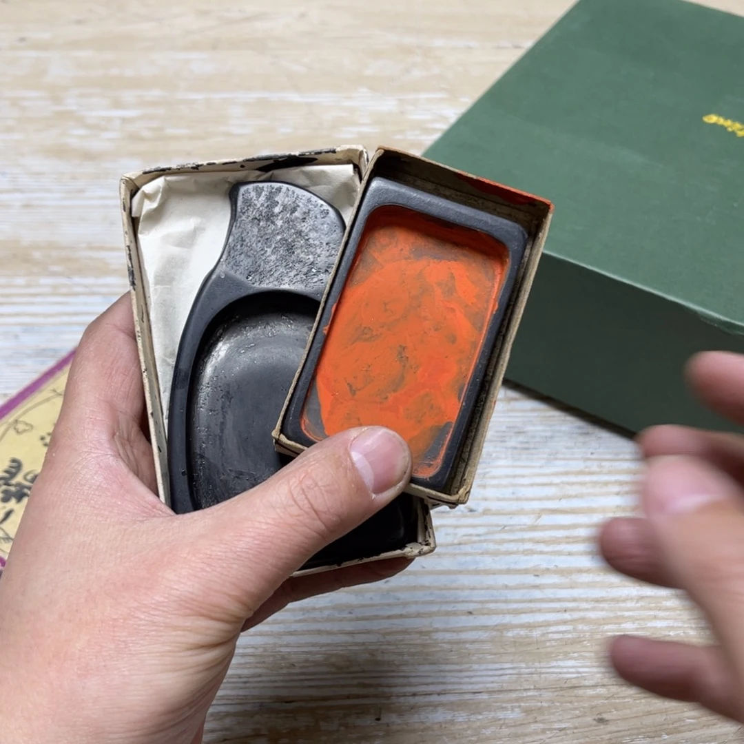 瓷片鹿**生密密麻麻地排列着