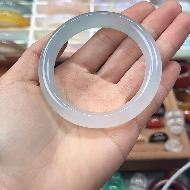 玛瑙手镯未镶嵌5656565656