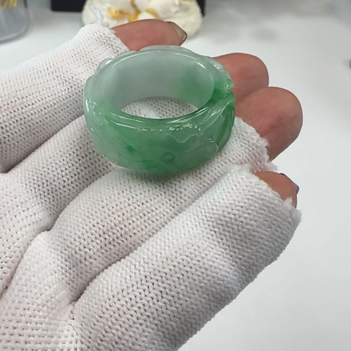 翡翠未镶嵌戒指飘绿翡翠戒指