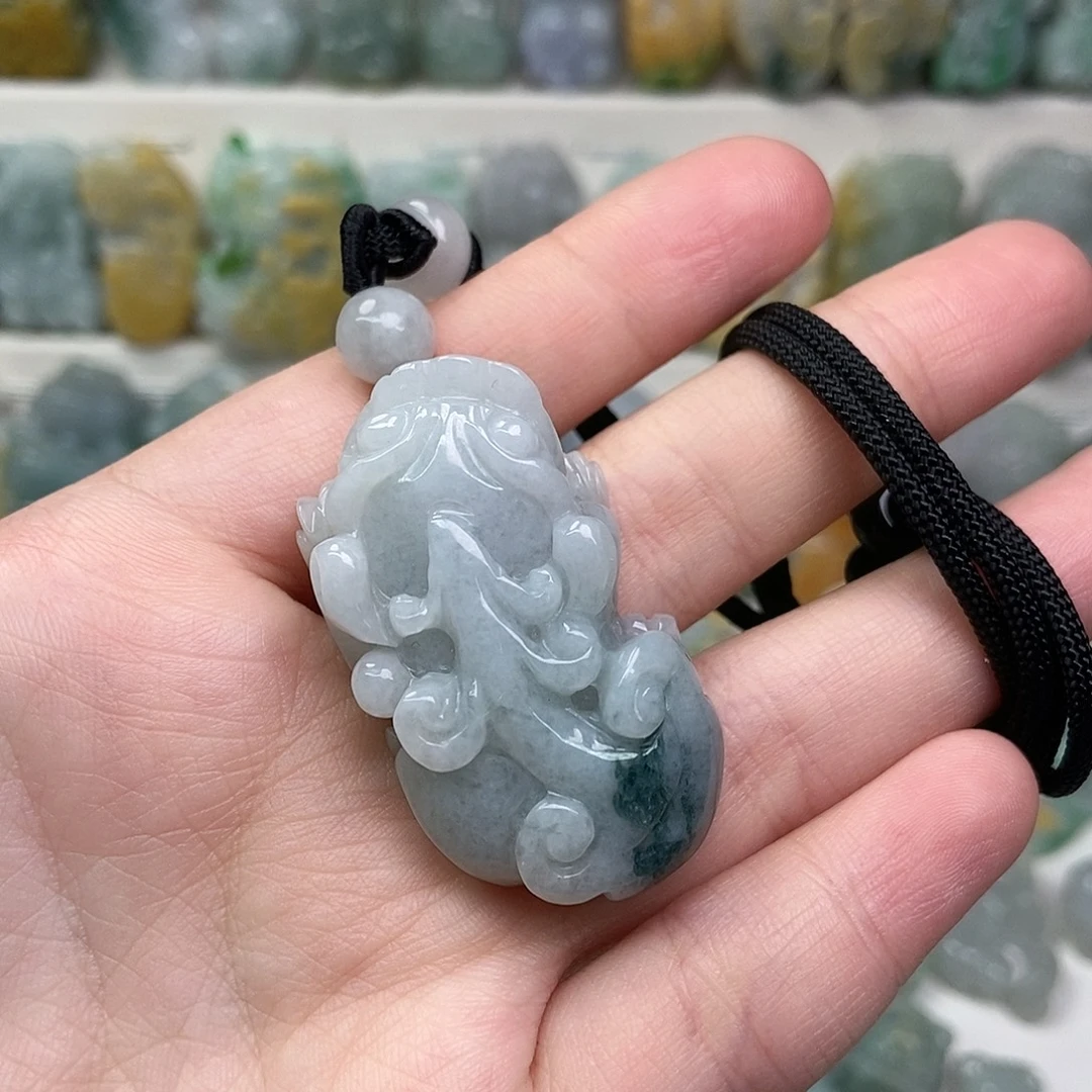 翡翠未镶嵌吊坠(赠链)