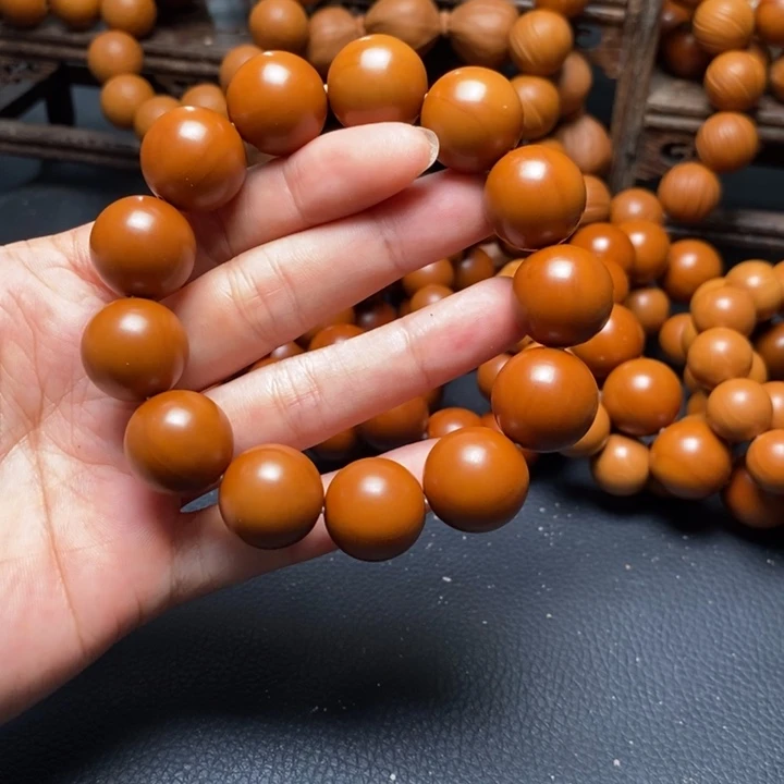 手串橄榄核1.7尺寸红料光珠