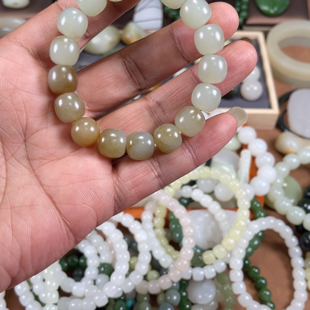 教***后和田玉（糖玉）未镶嵌手串