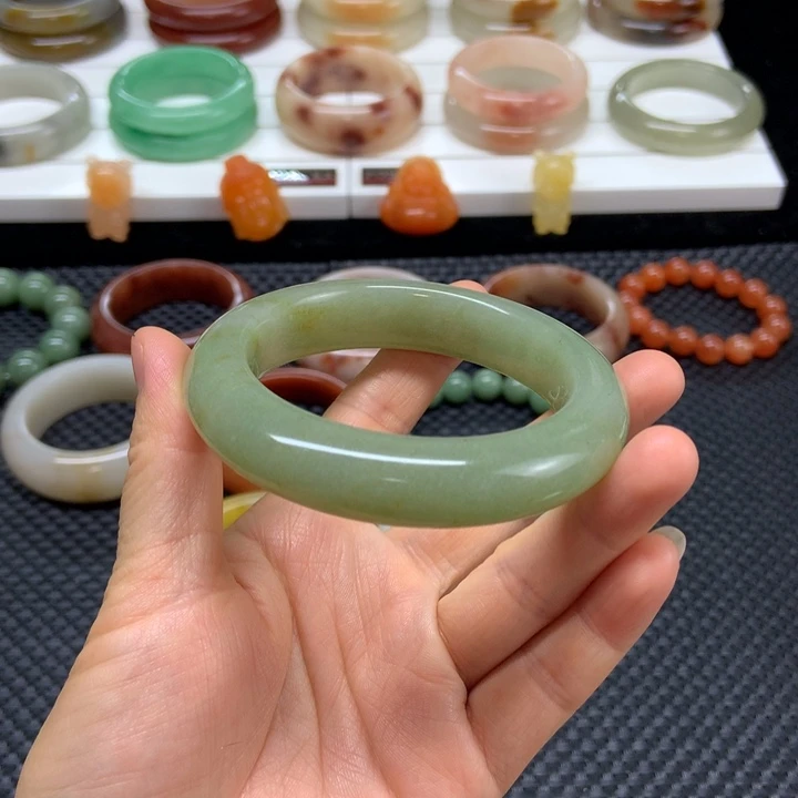 石英质玉未镶嵌手镯