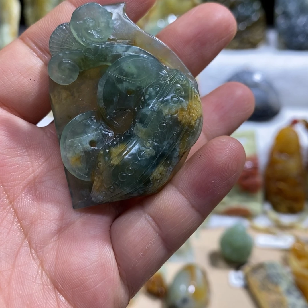 蛇纹石玉未镶嵌颈饰