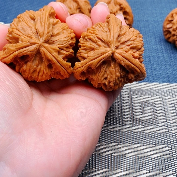 速***线文玩核桃吊坠三棱