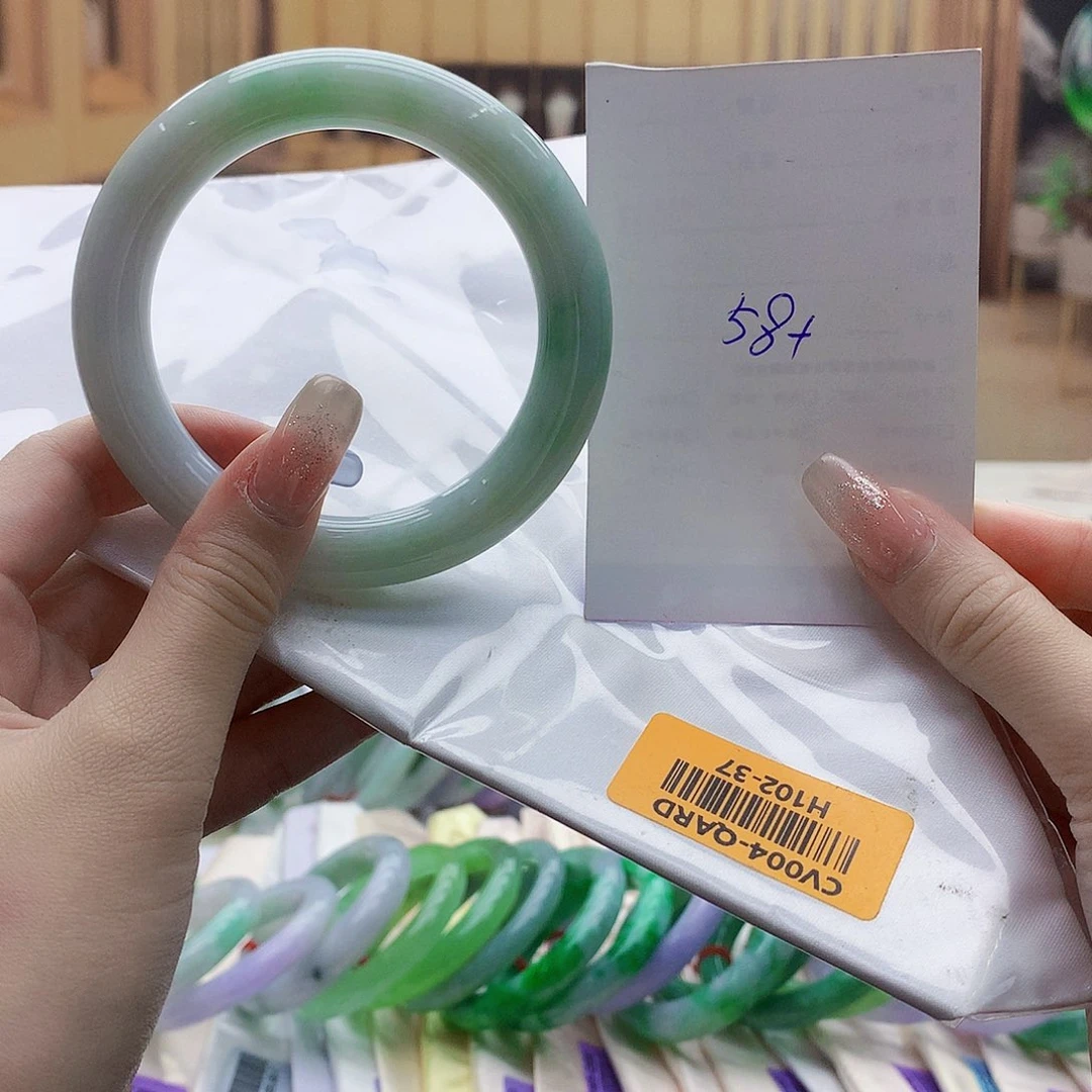 翡翠手镯未镶嵌The first