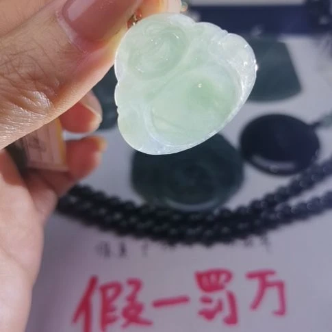 翡翠颈饰未镶嵌天然的A货翡翠