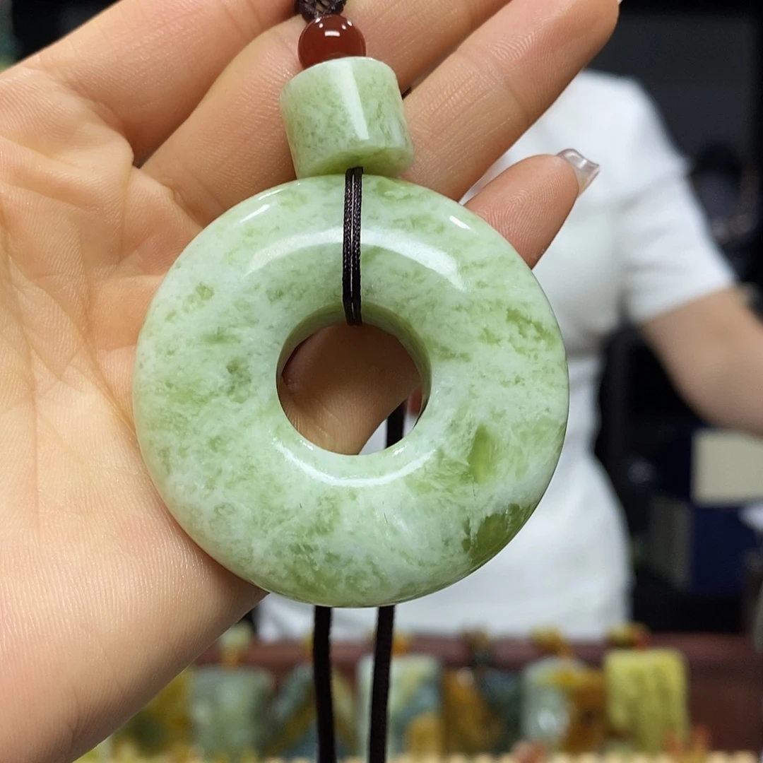 岫玉未镶嵌挂件手链