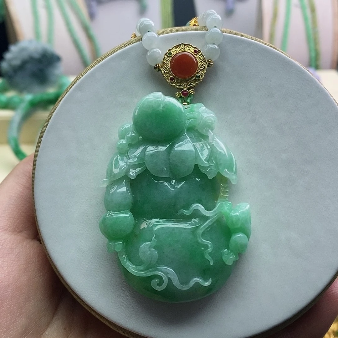 翡翠未镶嵌吊坠(赠链)