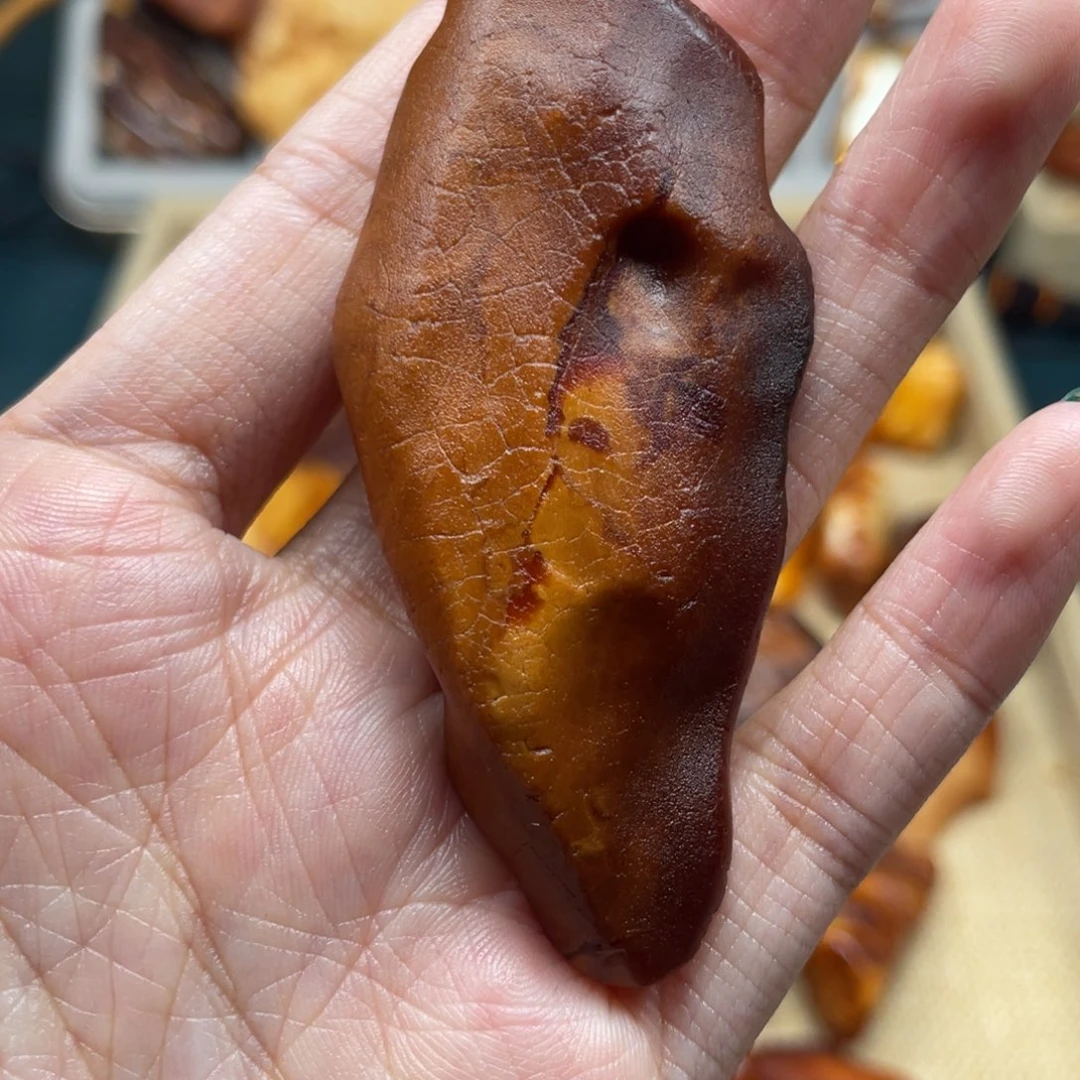 未镶嵌琥珀珠宝奇石