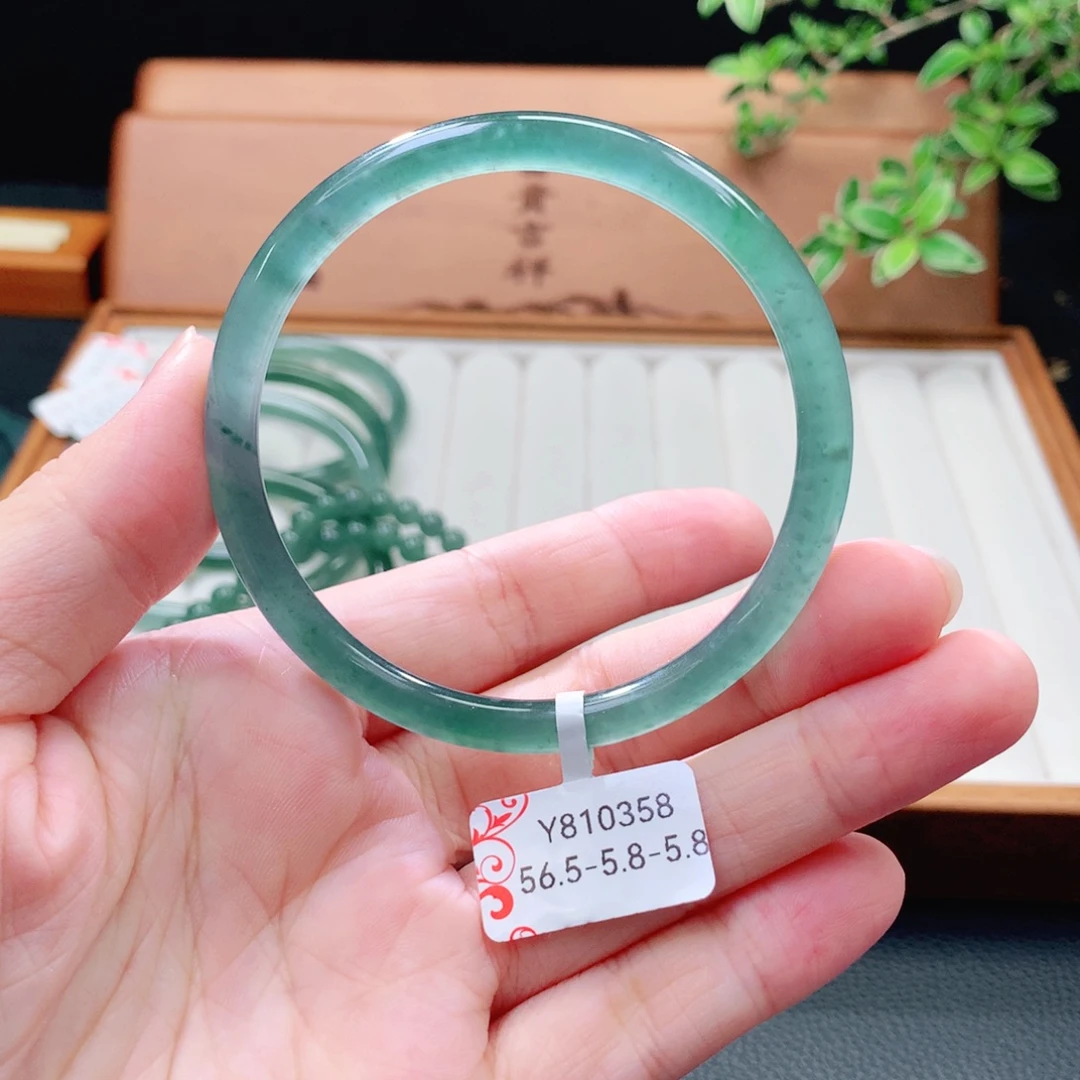 未镶嵌手镯（圆镯）翡翠