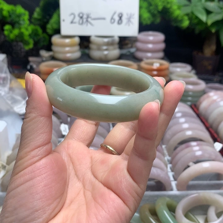 石英质玉（佘太翠）未镶嵌手镯58.8