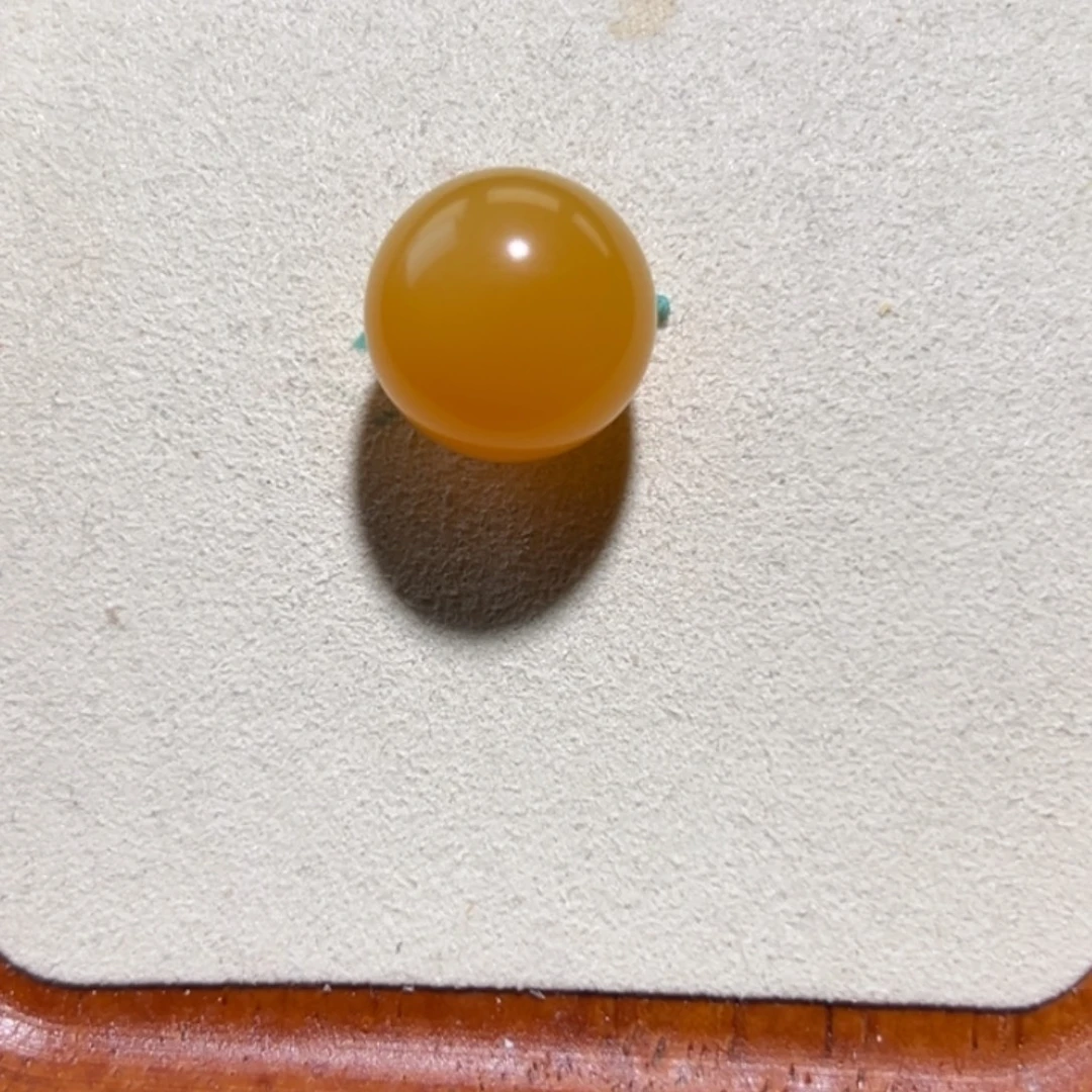 奉***林石英质玉（缅黄）未镶嵌16圆珠