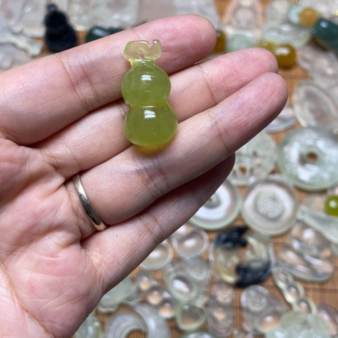 未镶嵌蛇纹石玉颈饰