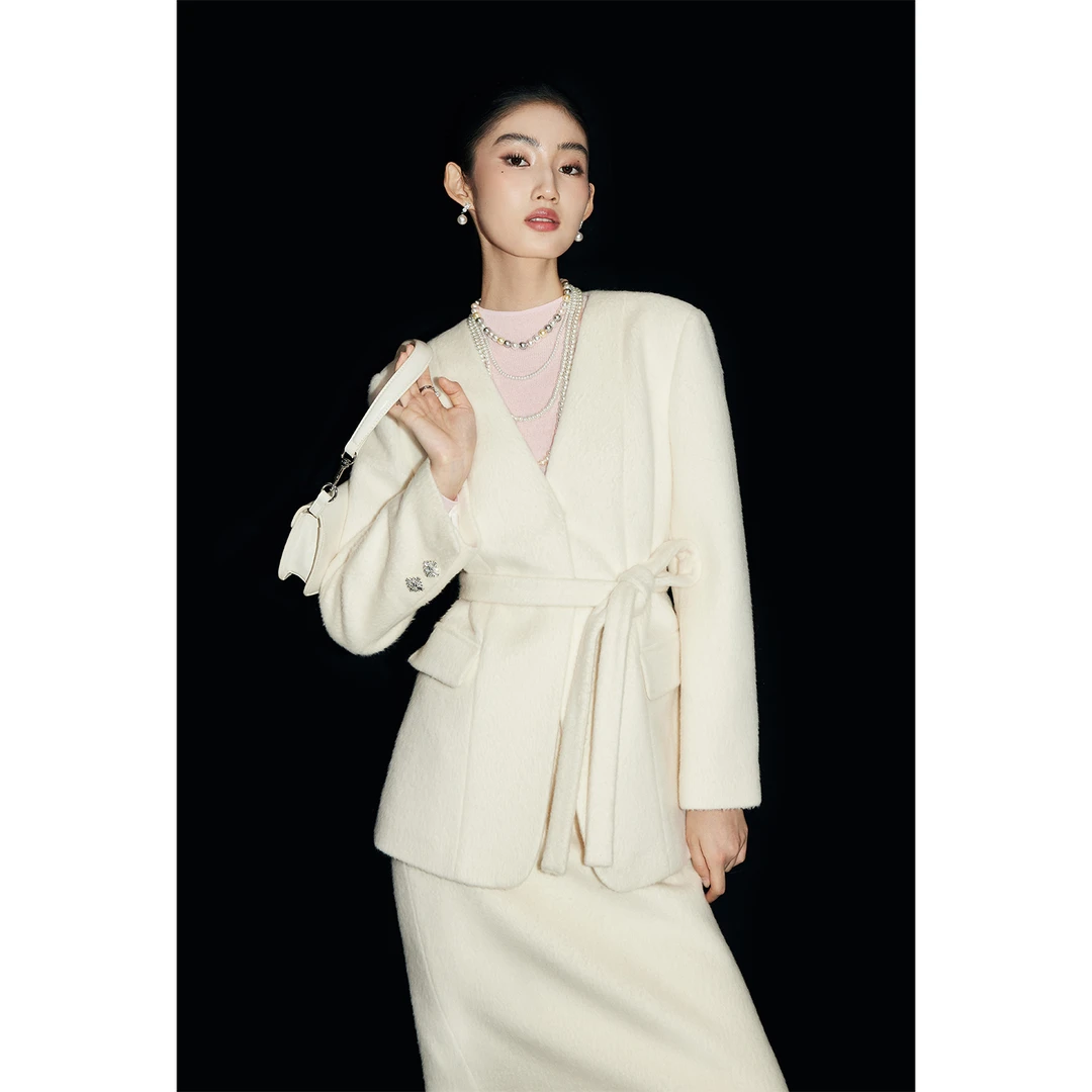 MandyZhang奢雅气质羊驼毛V领短外套女冬高级感羊毛系带白色上衣