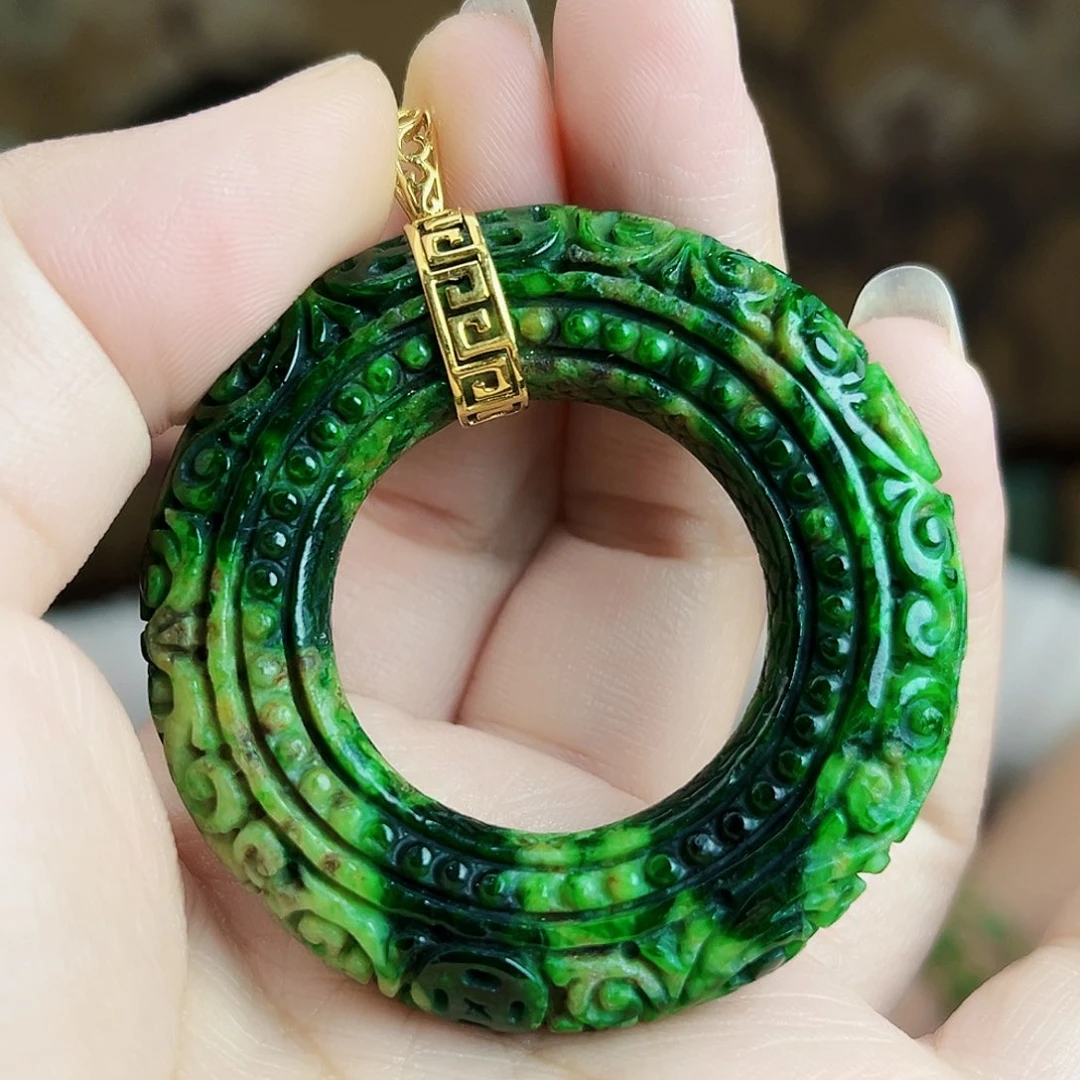 翡翠18K金镶嵌颈饰吊坠