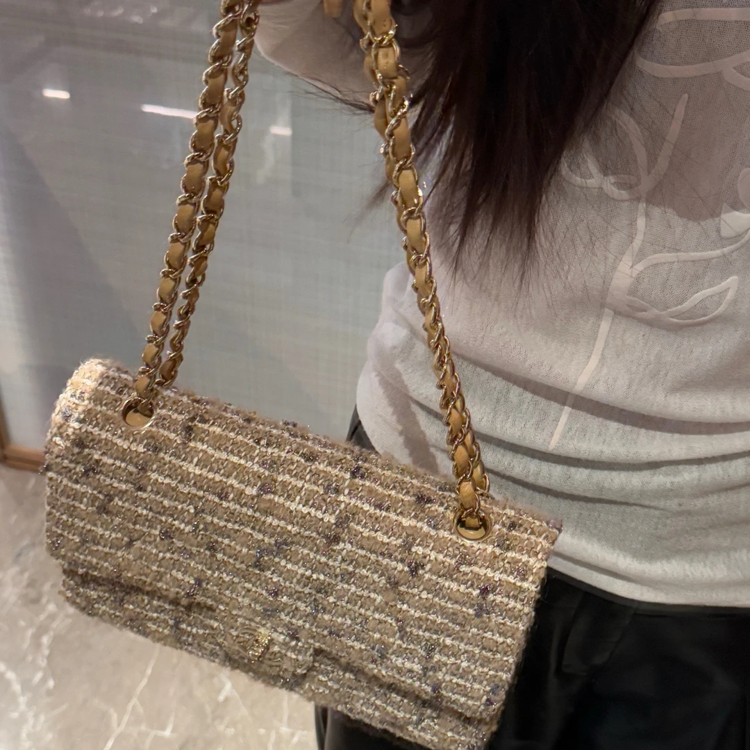 95新 Chanel/香奈儿 展会外场！米金大都会毛呢金扣双盖中号cf包