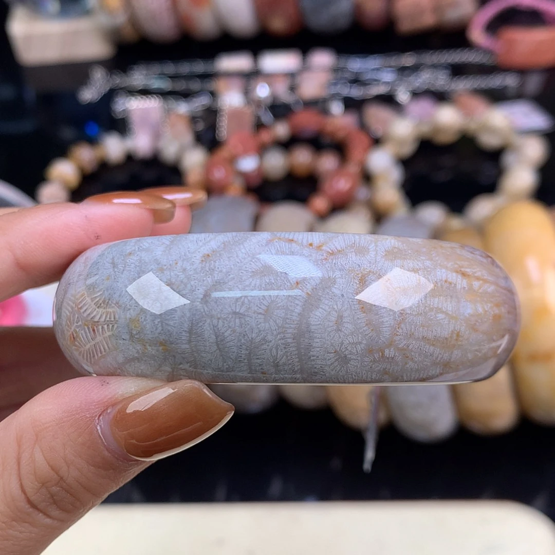 【闪购商品】颈饰未镶嵌硅化珊瑚（珊瑚玉）精美手镯57（69号）