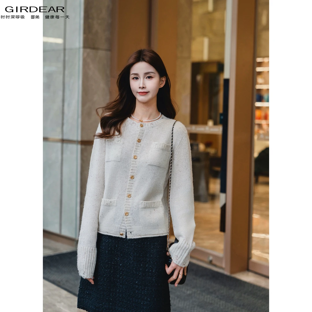 GIRDEAR/哥弟秋冬新款百搭时尚气质圆领针织开衫纯色简约148044