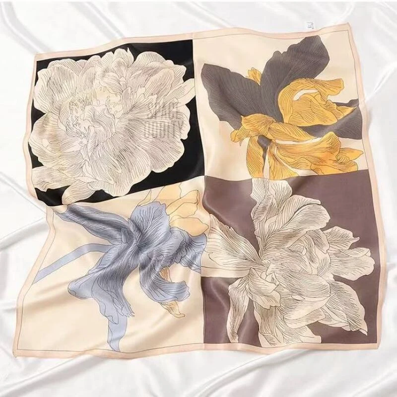 E323 四宫花描 70*70左右 围巾