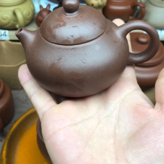 紫砂茶壶紫泥文但170豪升左右有瑕疵