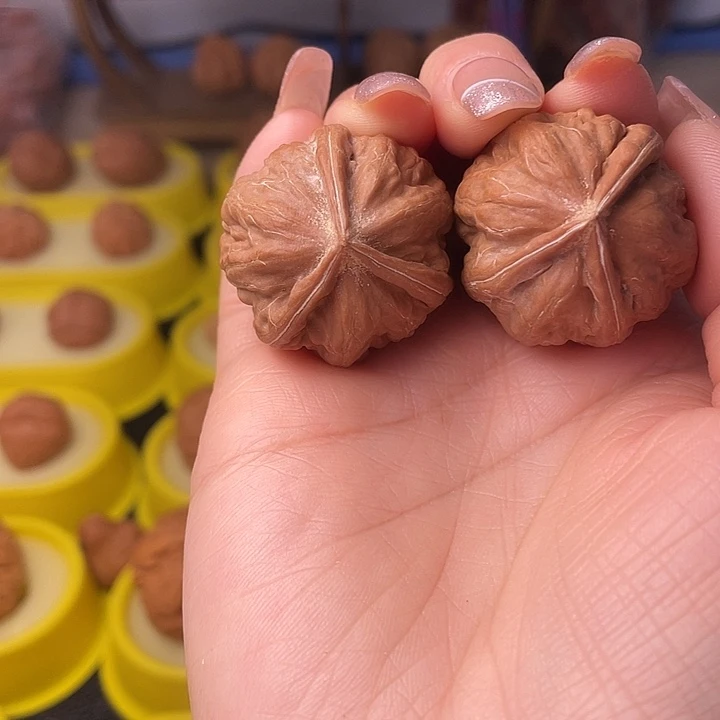 黑***幕文玩核桃吊坠一个人奔一个正奔福利