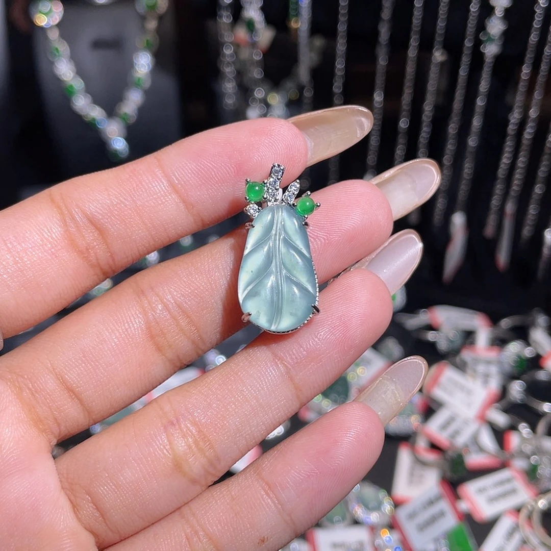 吊坠(不含链)未镶嵌翡翠