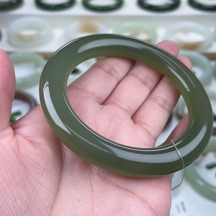 和田玉未镶嵌手镯