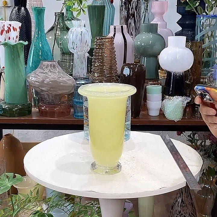 喷色底透明黄微瑕口10.5高22