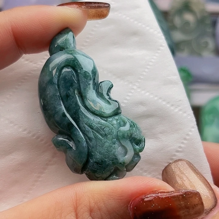 翡翠未镶嵌颈饰挂件