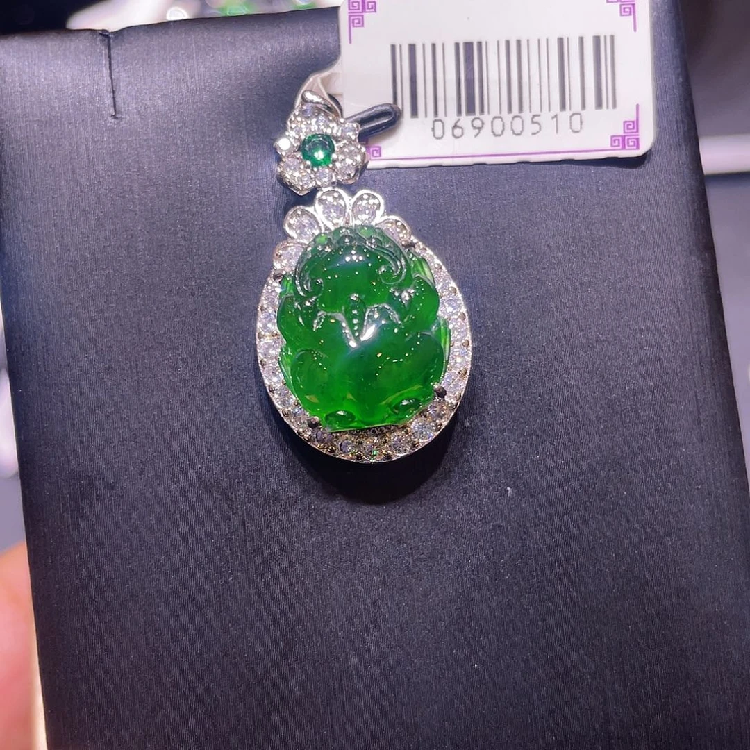 翡翠未镶嵌颈饰吊坠