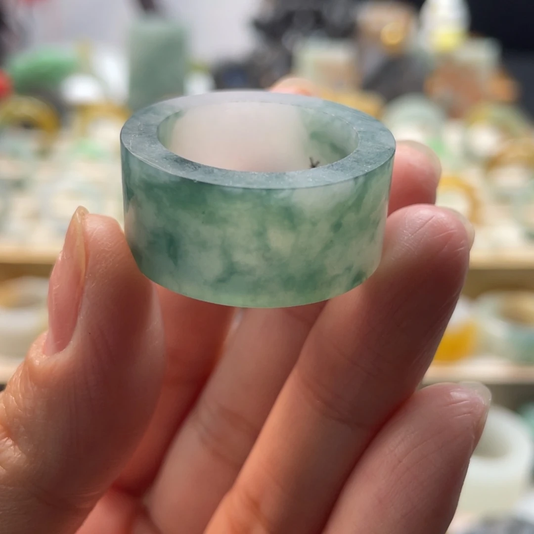 定制翡翠未镶嵌戒指