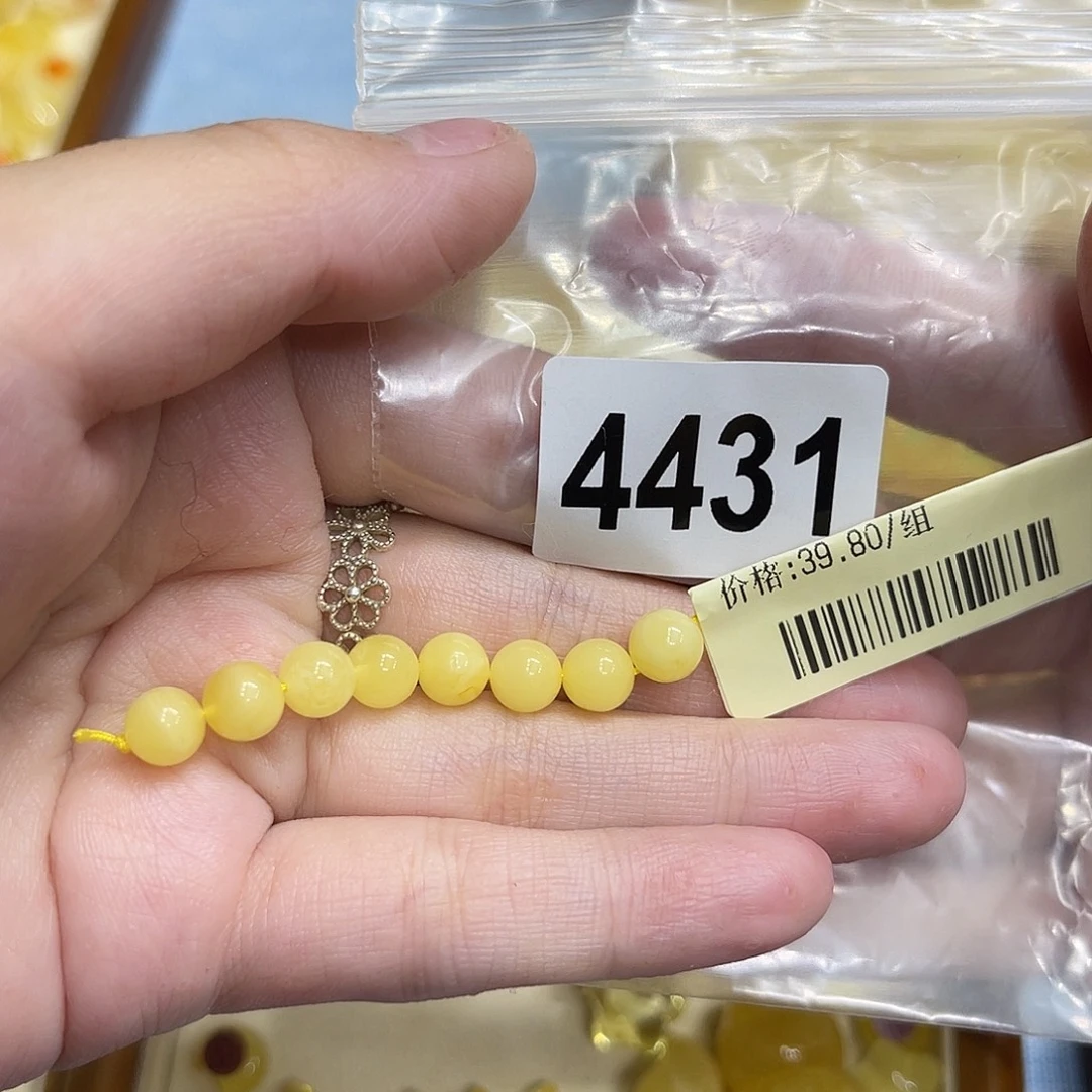 琥珀未镶嵌颈饰蜜蜡
