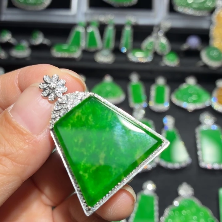 翡翠18K金镶嵌吊坠(不含链)翡翠