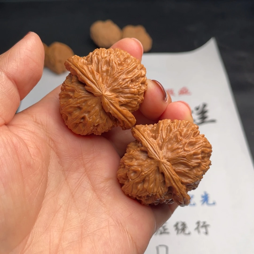 文玩核桃吊坠178。39白狮子