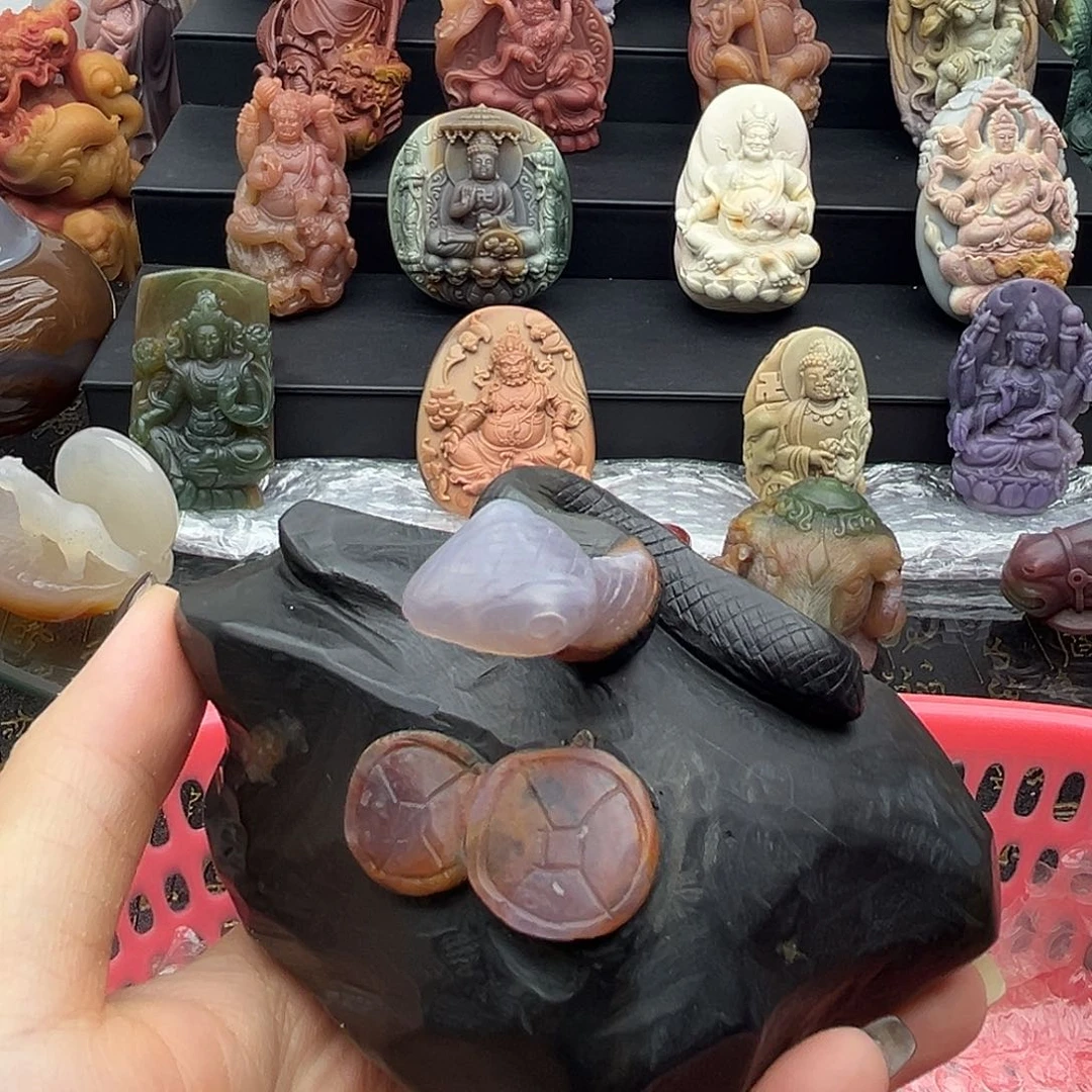 颈饰未镶嵌石英质玉