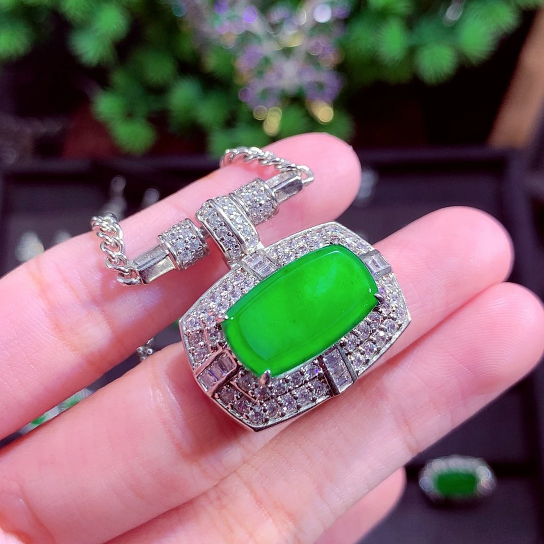 颈饰未镶嵌翡翠天然