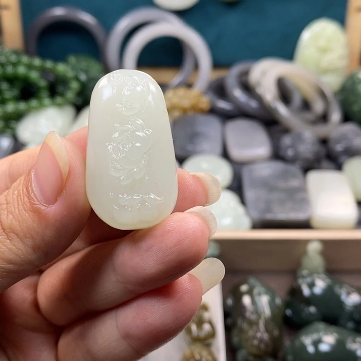 和田玉颈饰未镶嵌t***油