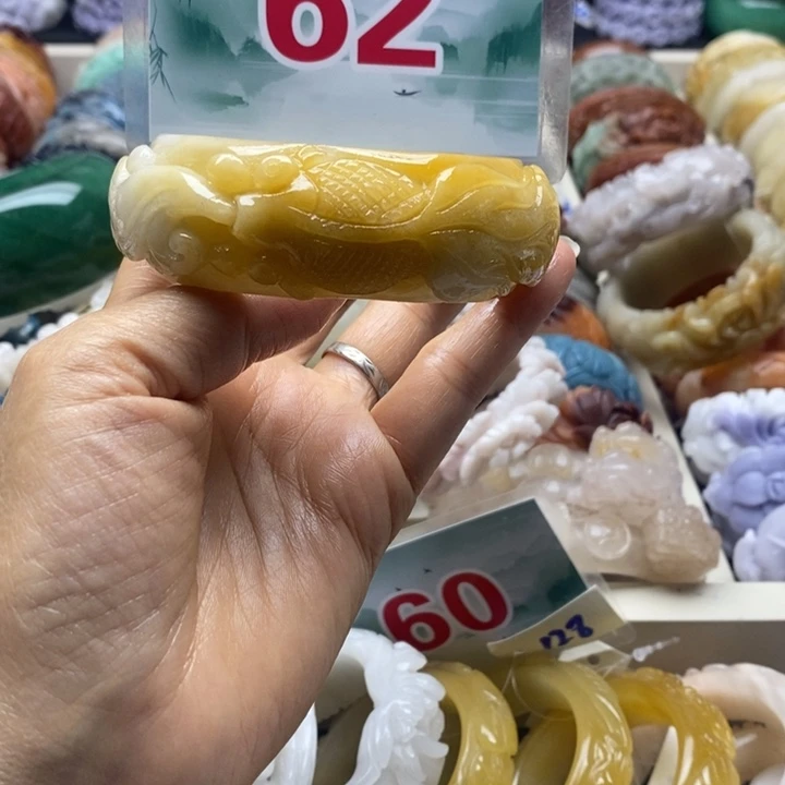 石英质玉手镯未镶嵌