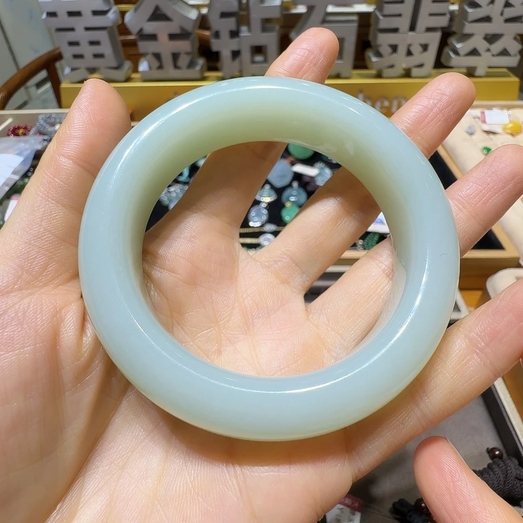 和田玉未镶嵌手镯