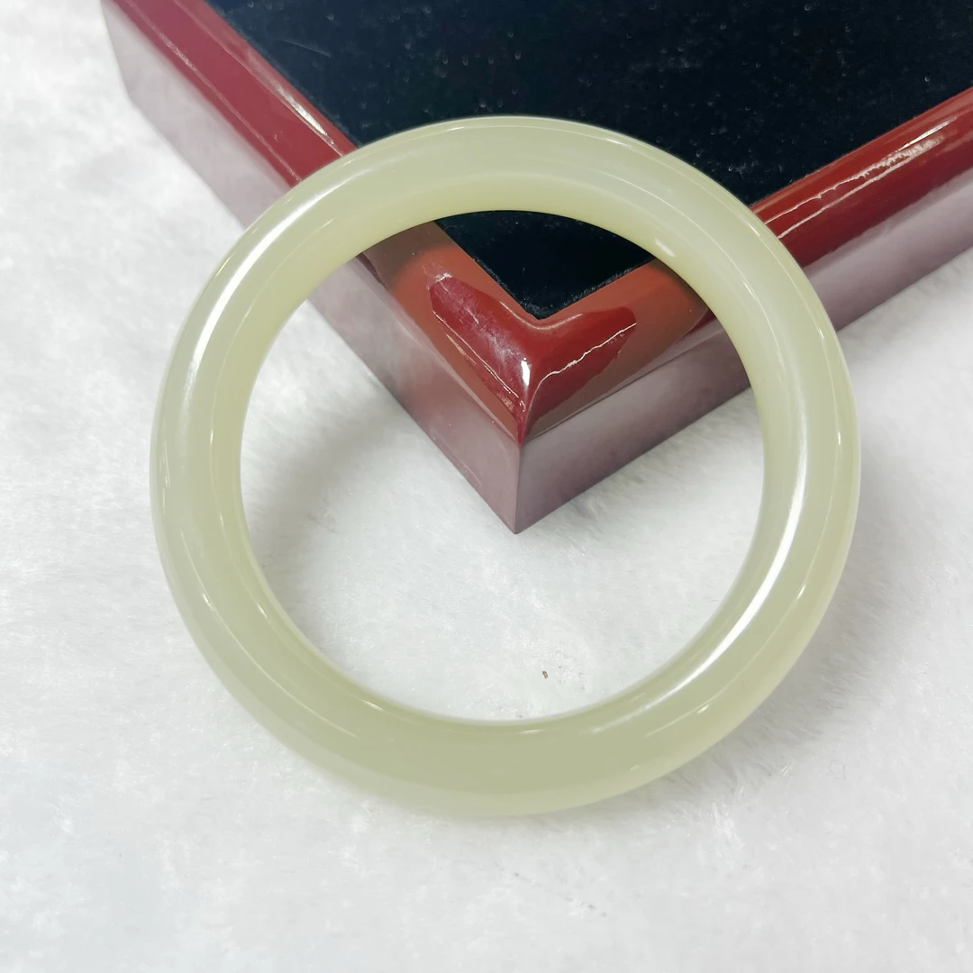 天然和田玉手镯56mm