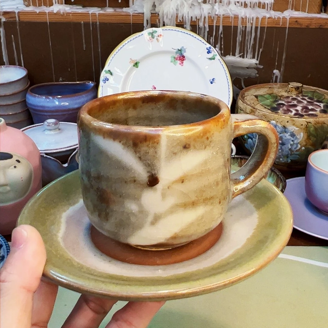 咖啡杯和茶杯是我们学校一块