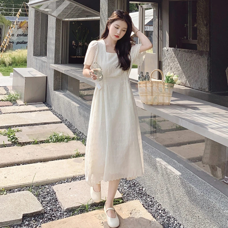 白色森系绝美方领连衣裙女中长款2025夏新款修身显瘦温柔风仙女裙