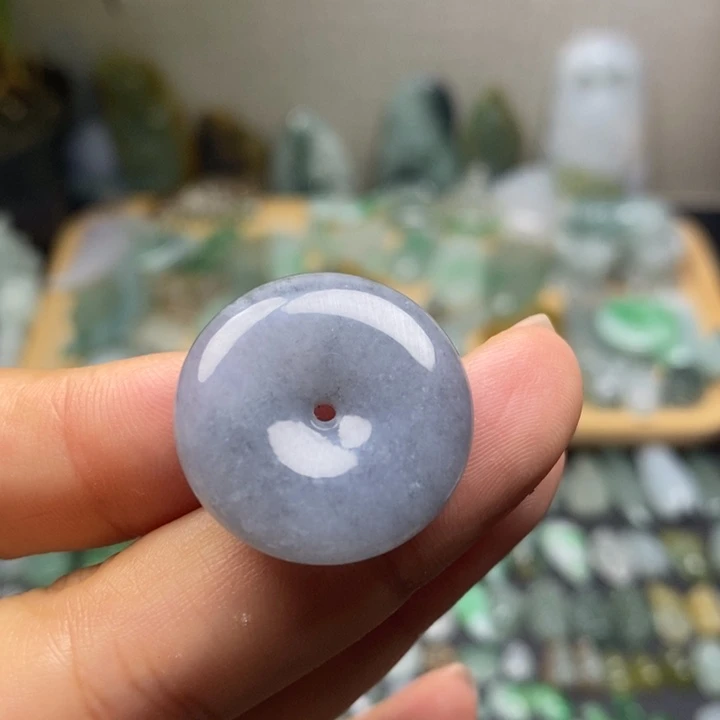 翡翠未镶嵌颈饰乌鸡扣