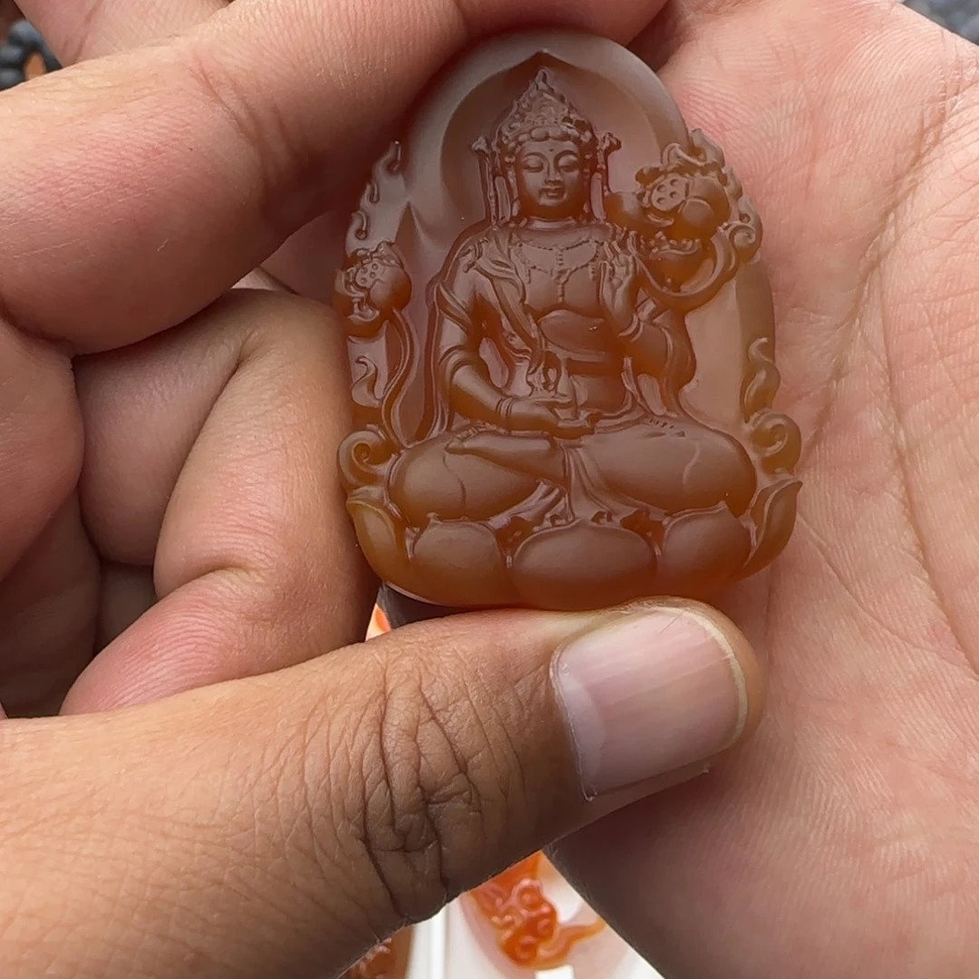 在***次玛瑙/玉髓未镶嵌颈饰