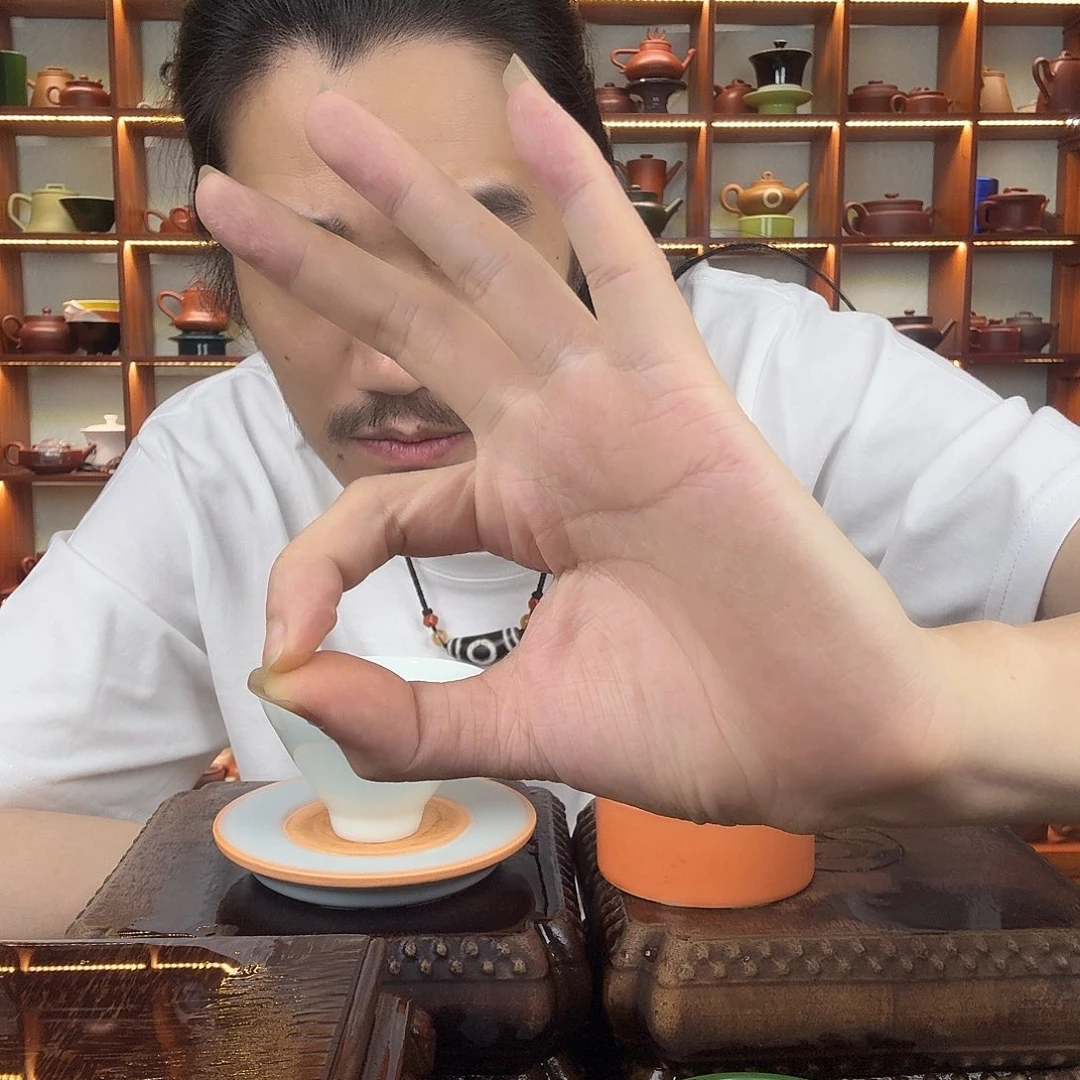 茶杯紫砂K****明dx bi nv s zi nv d b