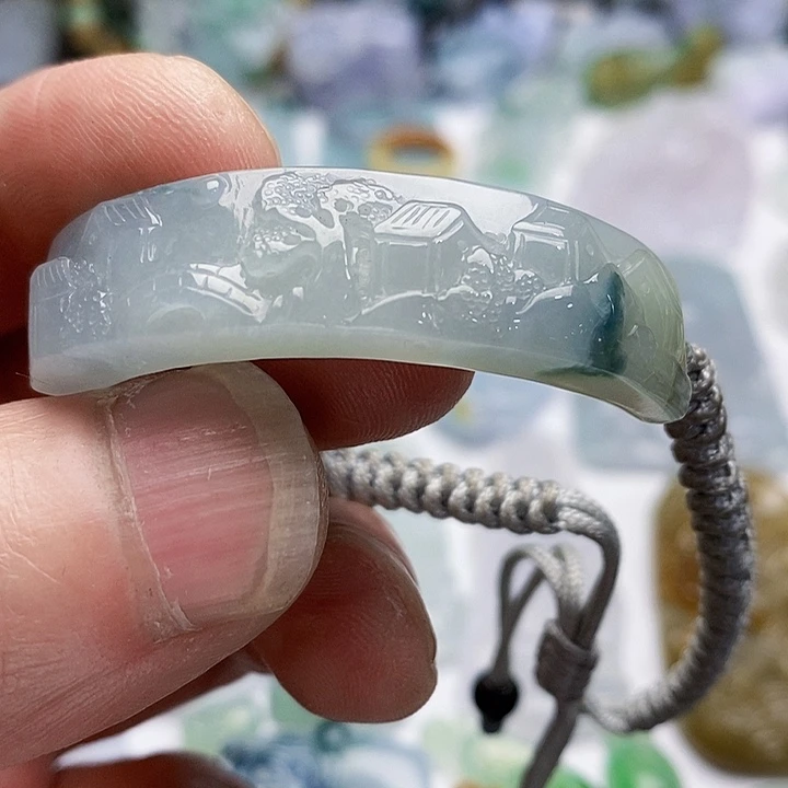 翡翠未镶嵌颈饰山水手牌